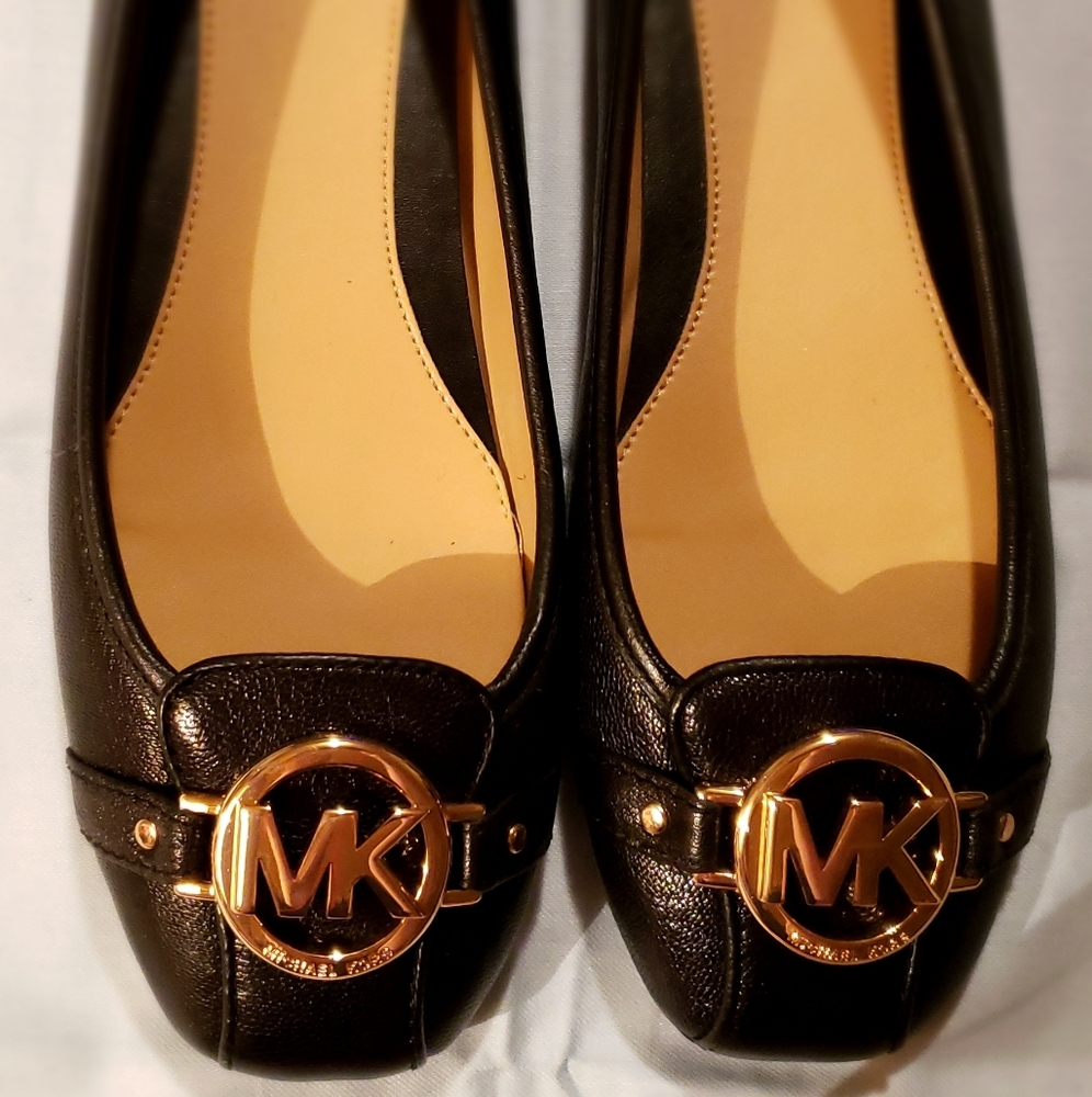 ***AUTHENTIC MICHAEL KORS FLATS!**NWOT** size 8